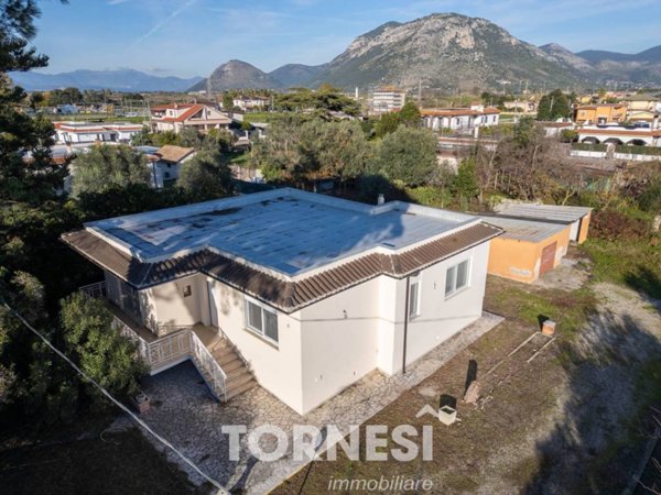 casa indipendente in vendita a Terracina in zona Hermada