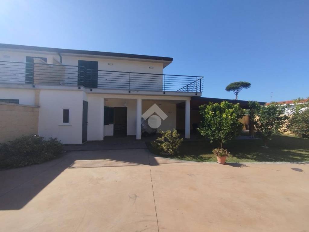 casa indipendente in vendita a Terracina
