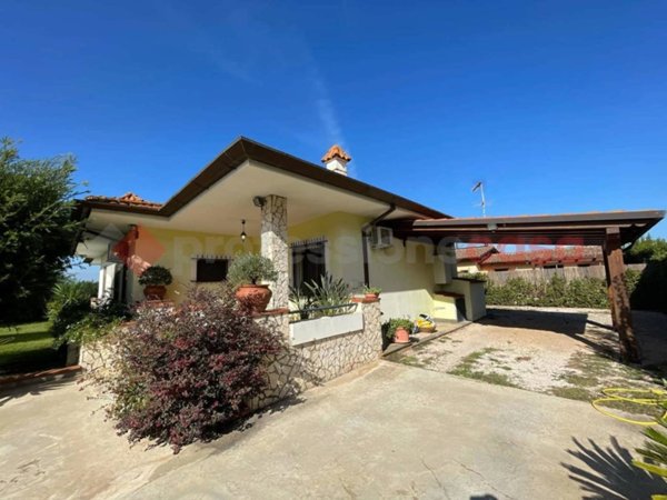 casa indipendente in vendita a Terracina in zona La Fiora