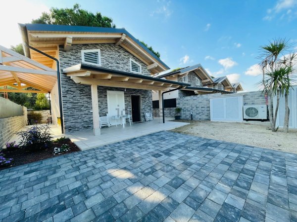 casa indipendente in vendita a Terracina