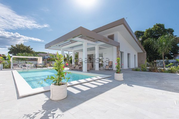 casa indipendente in vendita a Terracina