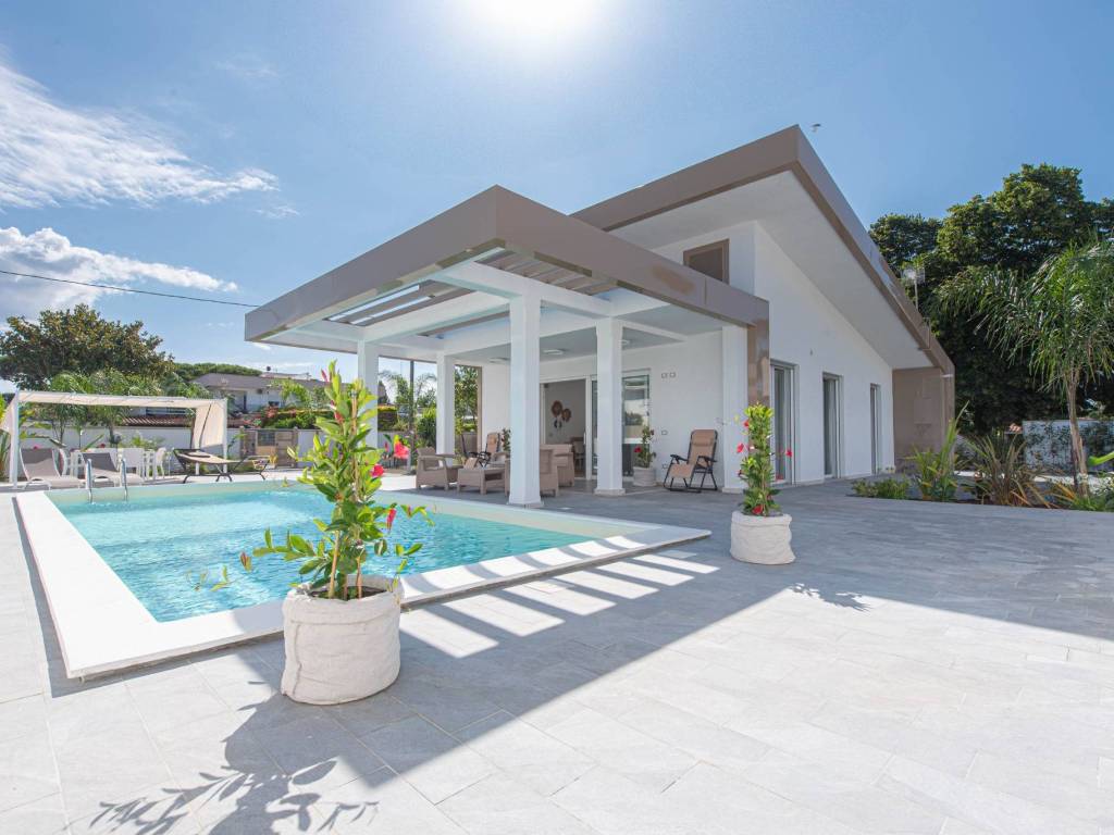 casa indipendente in vendita a Terracina