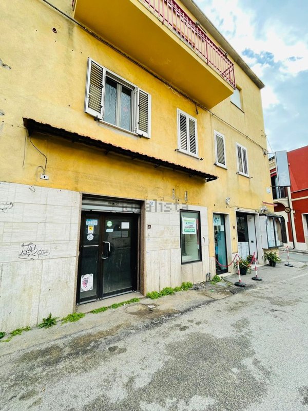 locale commerciale in vendita a Terracina