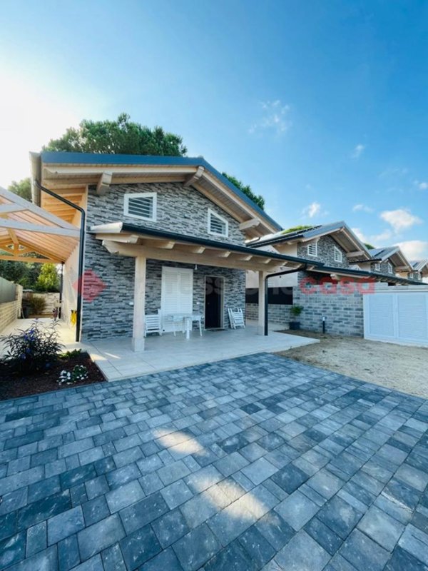 casa indipendente in vendita a Terracina