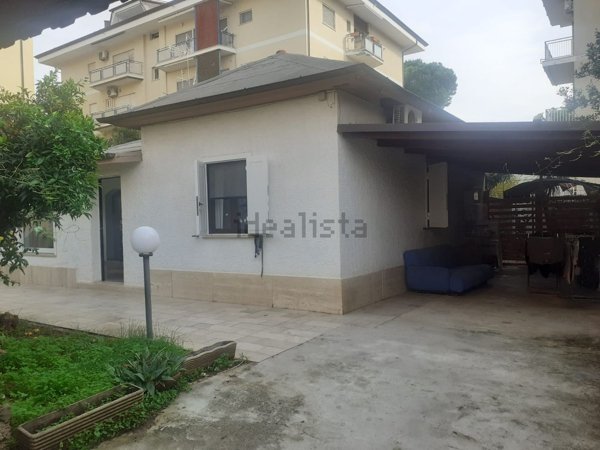 casa indipendente in vendita a Terracina