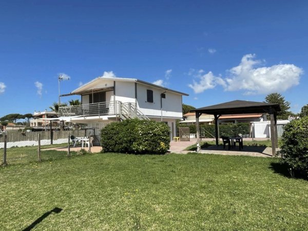 casa indipendente in vendita a Terracina