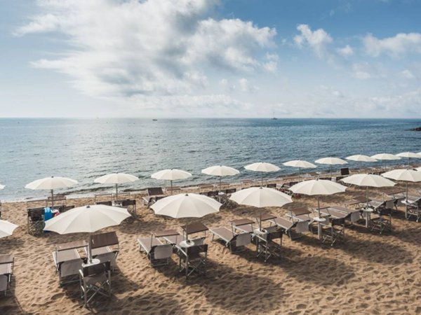 casa indipendente in vendita a Terracina in zona Hermada