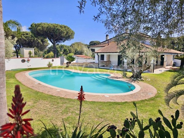 casa indipendente in vendita a Terracina in zona Hermada