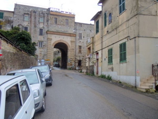 locale commerciale in vendita a Terracina