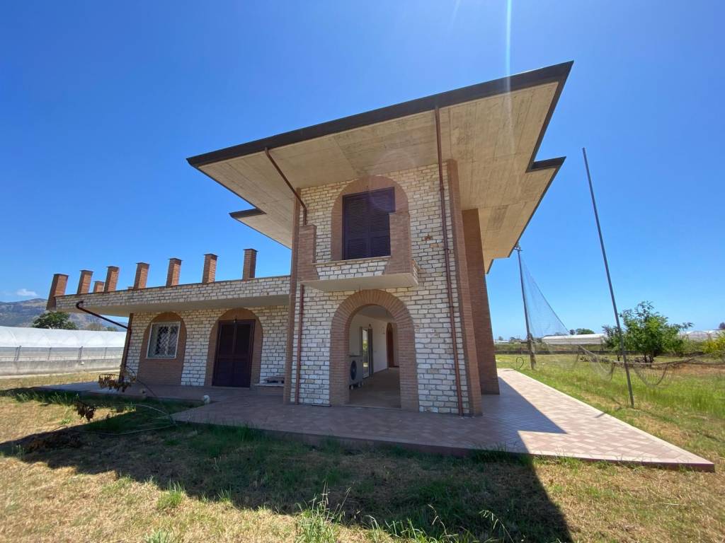 casa indipendente in vendita a Terracina in zona Hermada