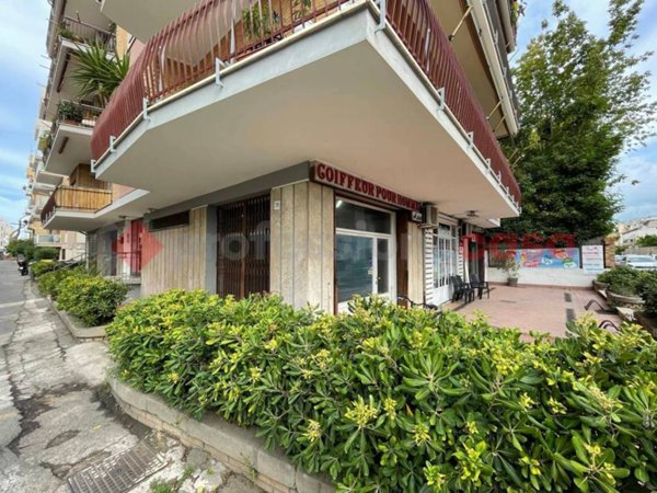 negozio in vendita a Terracina