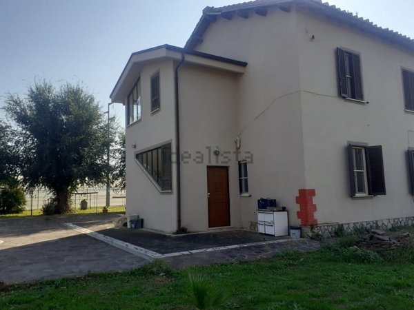casa indipendente in vendita a Terracina