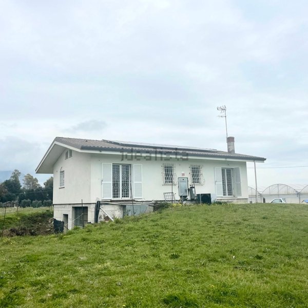 casa indipendente in vendita a Terracina in zona Hermada