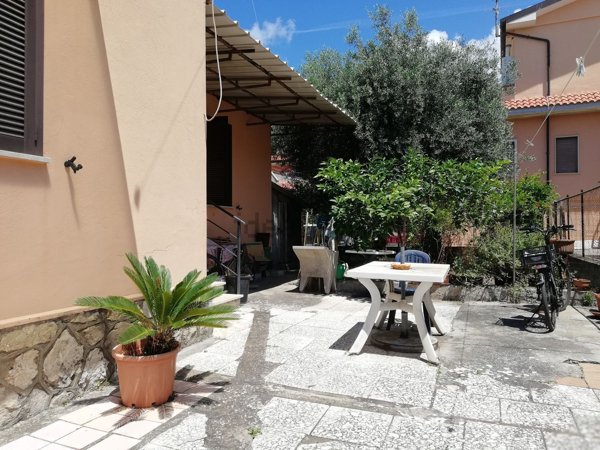casa indipendente in vendita a Terracina