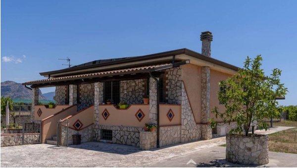 casa indipendente in vendita a Terracina in zona Hermada