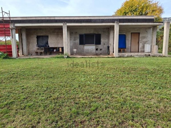 casa indipendente in vendita a Terracina
