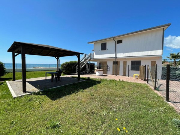 casa indipendente in vendita a Terracina