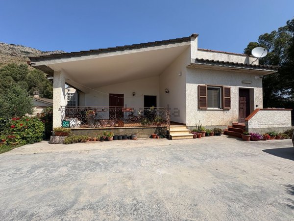 casa indipendente in vendita a Terracina