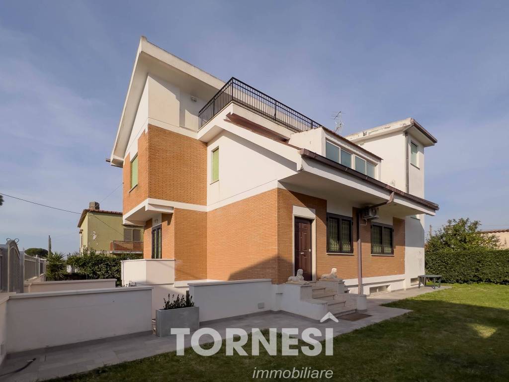 casa indipendente in vendita a Terracina