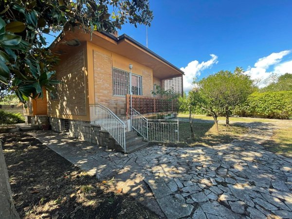 casa indipendente in vendita a Terracina