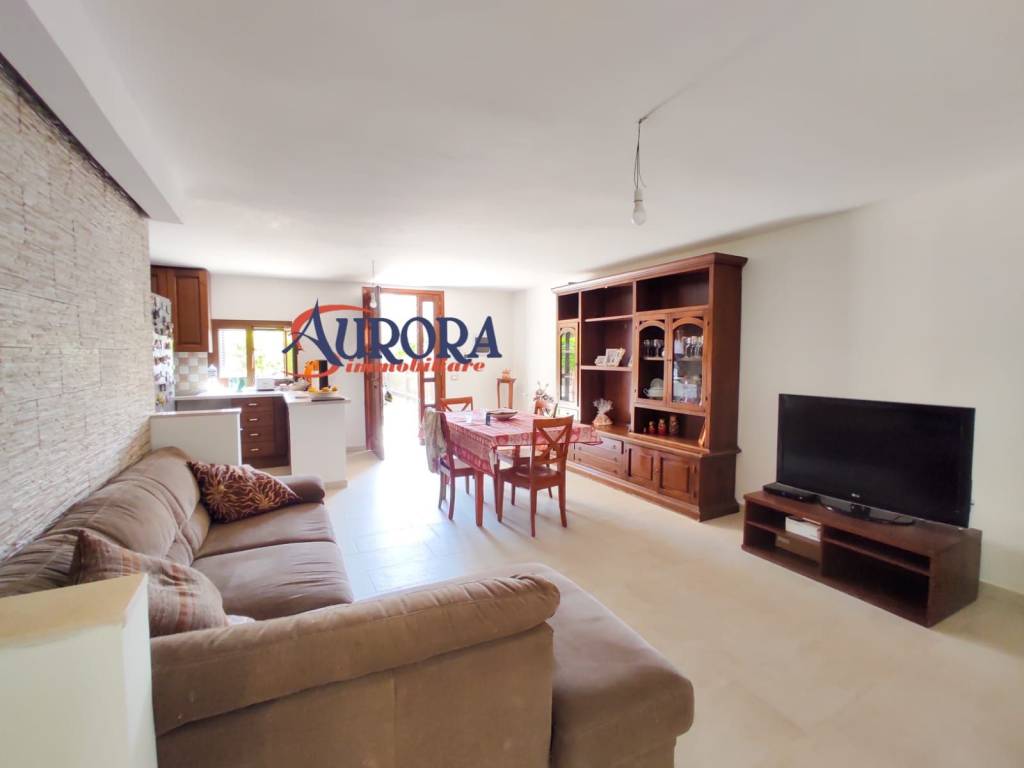 casa indipendente in vendita a Terracina in zona Hermada