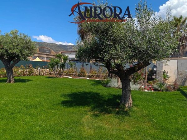 casa indipendente in vendita a Terracina