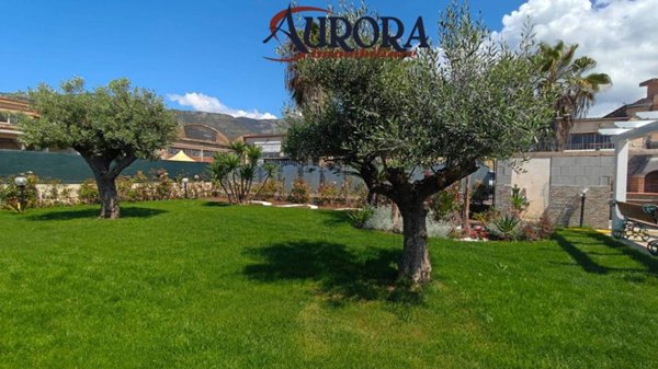 casa indipendente in vendita a Terracina