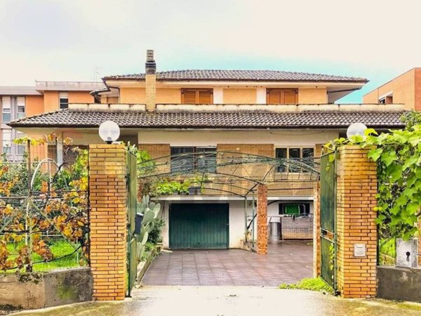 casa indipendente in vendita a Terracina