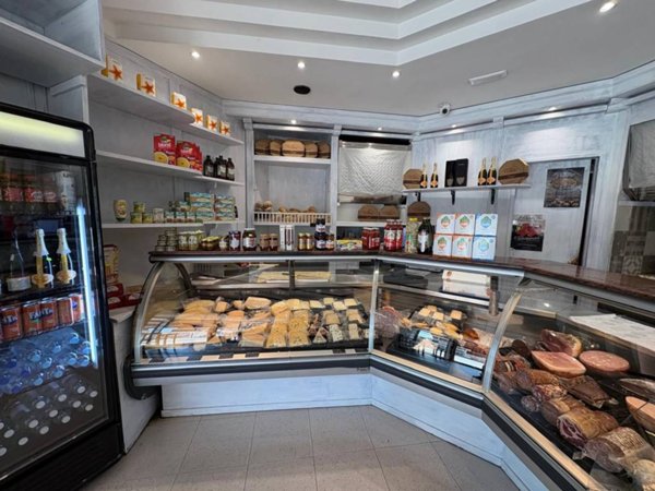 negozio in vendita a Terracina