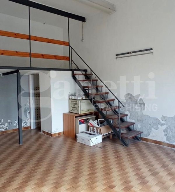 locale di sgombero in vendita a Terracina