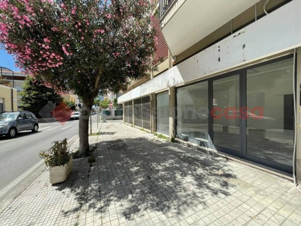 locale commerciale in vendita a Terracina