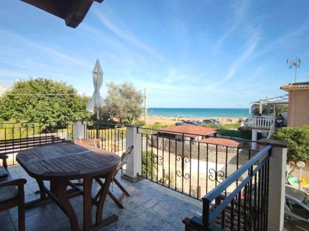 casa indipendente in vendita a Terracina