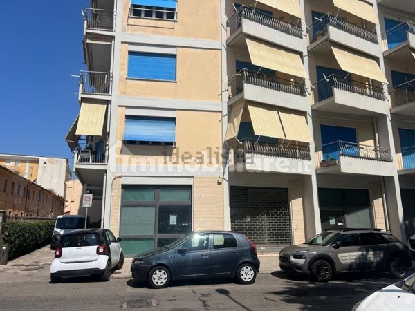 locale commerciale in vendita a Terracina