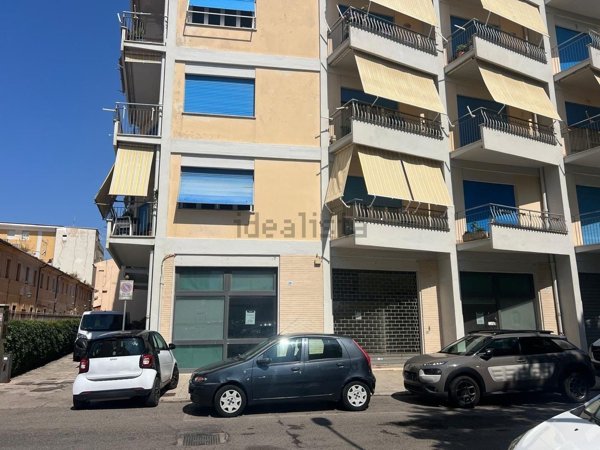 locale commerciale in vendita a Terracina
