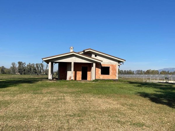 casa indipendente in vendita a Terracina in zona Hermada