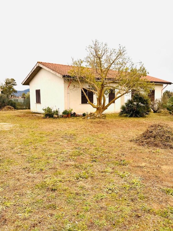 casa indipendente in vendita a Terracina