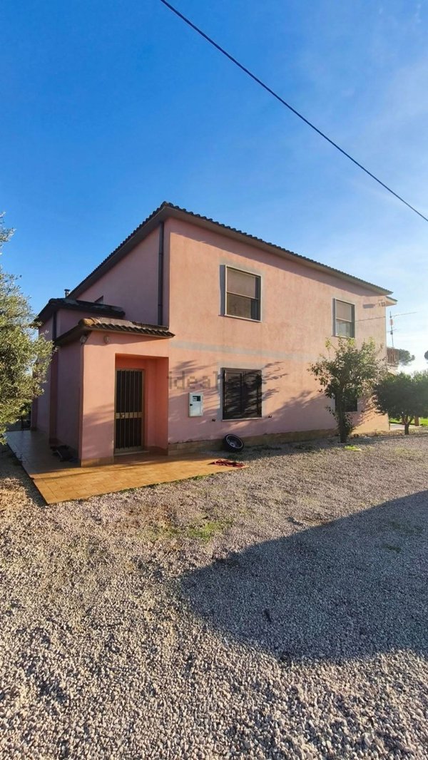 casa indipendente in vendita a Terracina