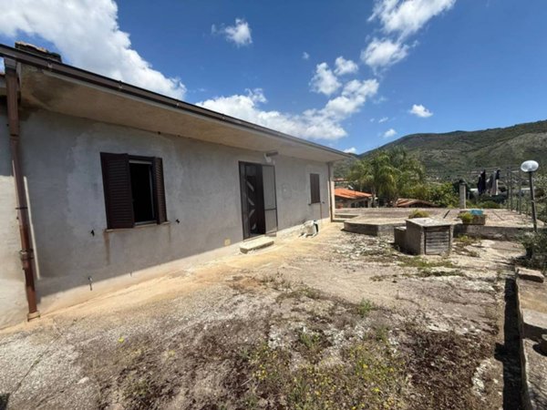 casa indipendente in vendita a Terracina