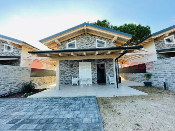 casa indipendente in vendita a Terracina