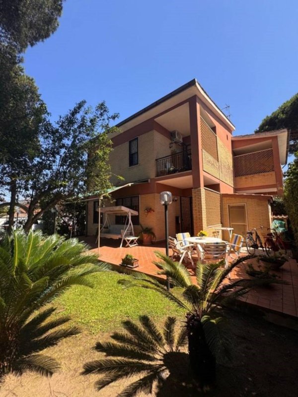 casa indipendente in vendita a Terracina