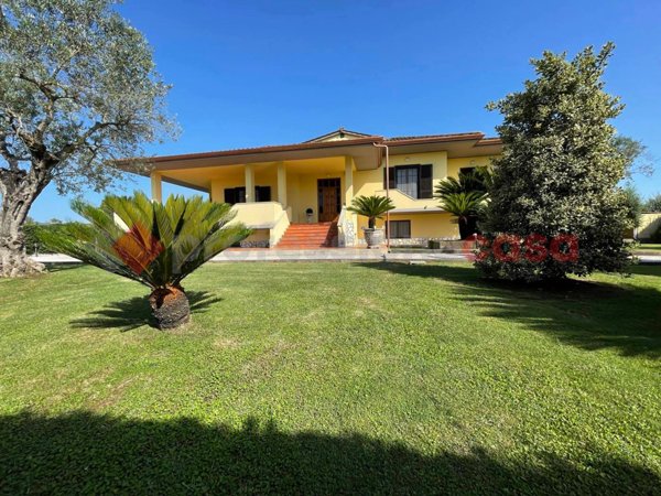 casa indipendente in vendita a Terracina