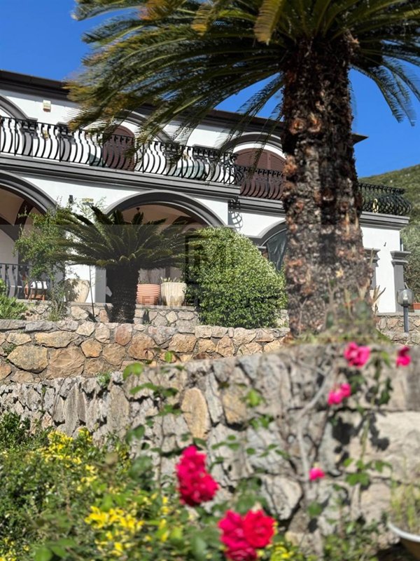casa indipendente in vendita a Terracina