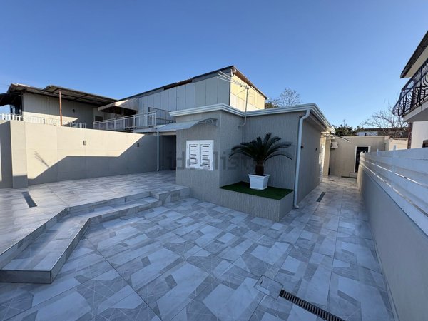 casa indipendente in vendita a Terracina