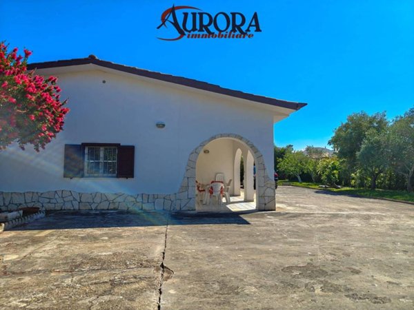 casa indipendente in vendita a Terracina in zona Hermada