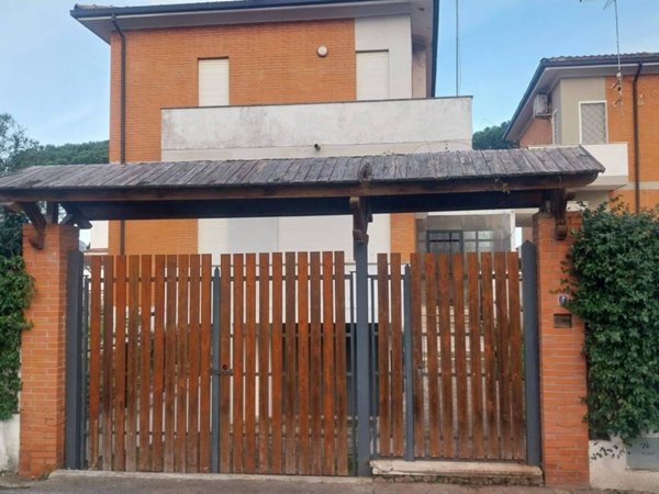 casa indipendente in vendita a Terracina
