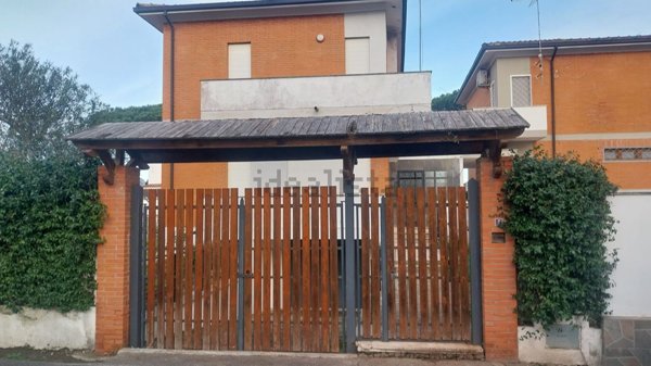 casa indipendente in vendita a Terracina