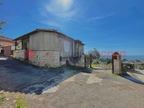 casa indipendente in vendita a Terracina