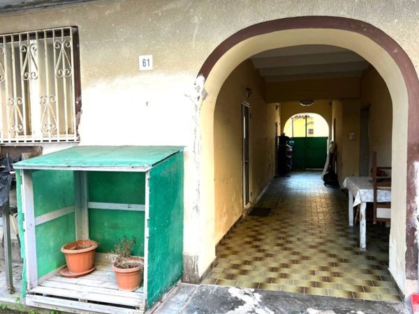 locale commerciale in vendita a Terracina