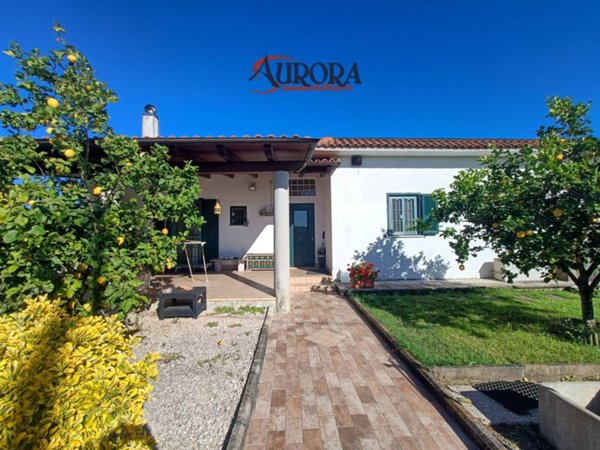 casa indipendente in vendita a Terracina