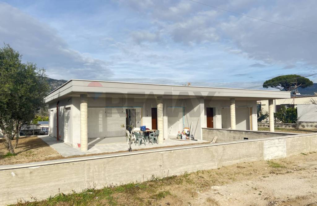 casa indipendente in vendita a Terracina